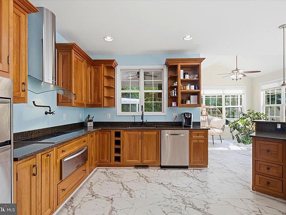 2nd image of 8070 Amberleigh Pl