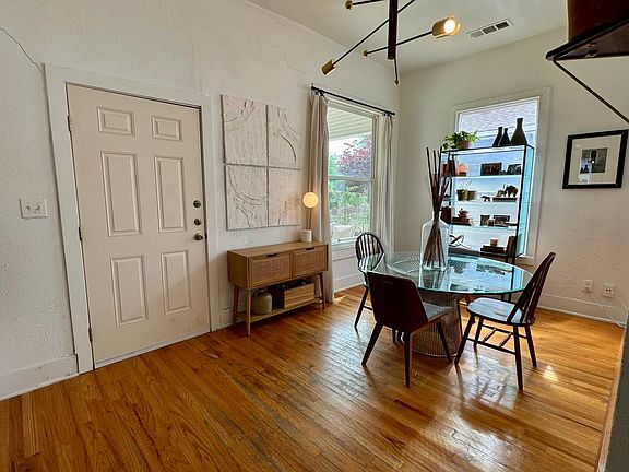 Entrance area - Dining Room area