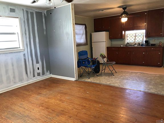 3rd image of 104 Myrtle St