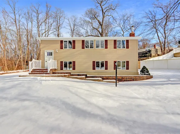 33 Possum Lane, East Setauket, NY 11733