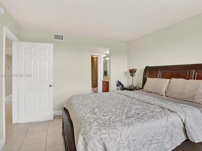 9330 Lagoon Pl #307 — Photo 19