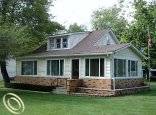 2995 Jackson Blvd, Highland, MI
