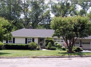 184 Pondview Dr, Springfield, MA 01118