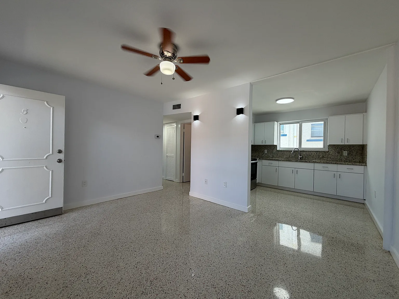 2 bed, 695 sqft, $1,950 — Photo 1