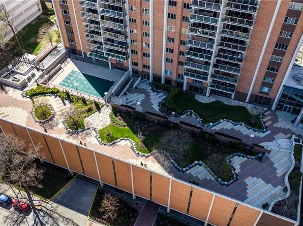 121 W 48th St APT 202, Kansas City, MO 64112