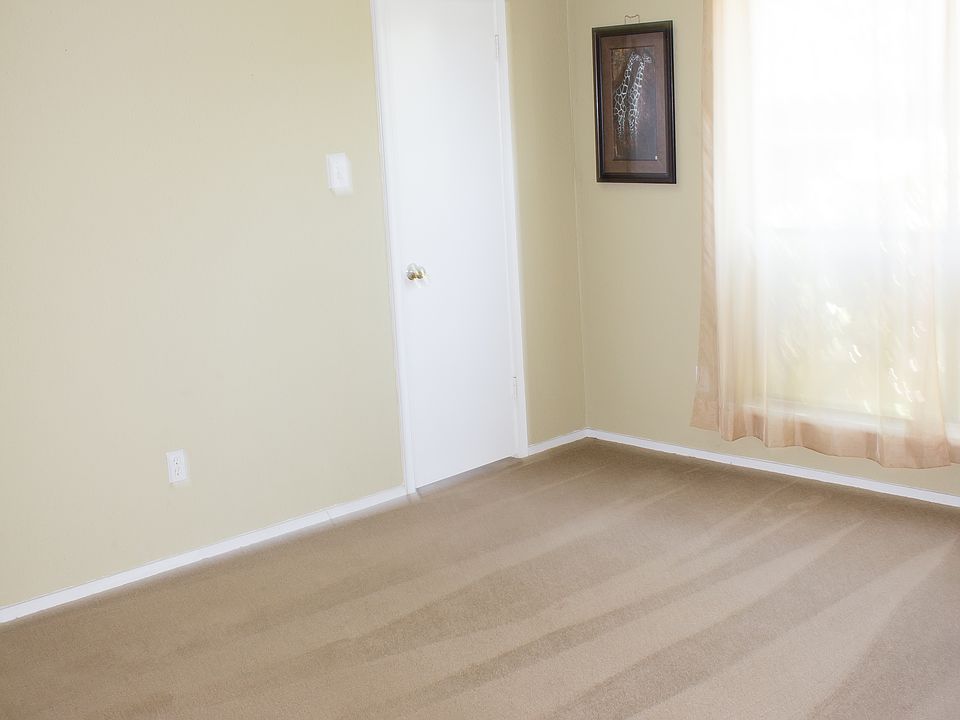 2nd image of 5006 Meadow Crest St