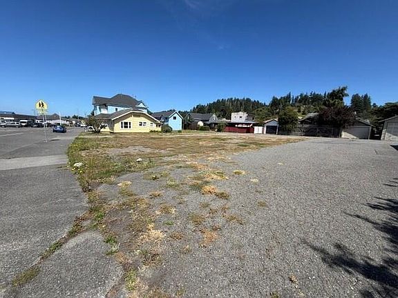 3rd image of 860 Main St
