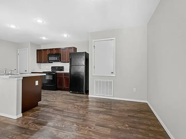 264 E Anabranch Ct — Photo 4