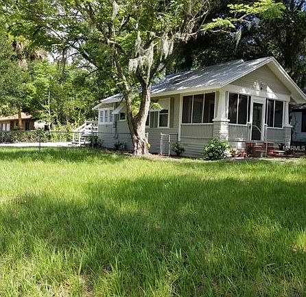 3rd image of 302 N Adelle Ave