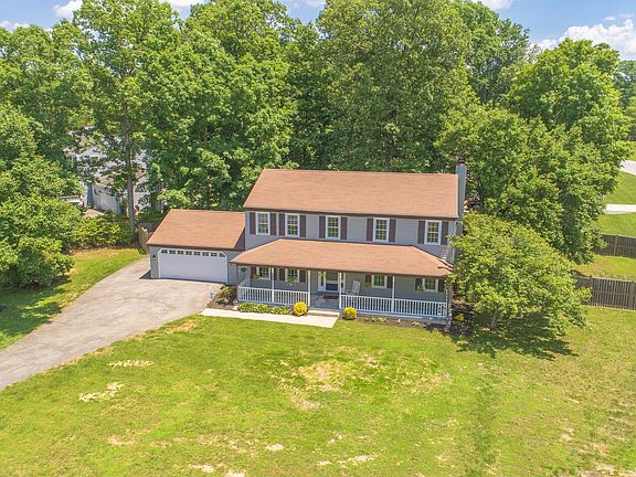 2nd image of 1401 Redwood Cir