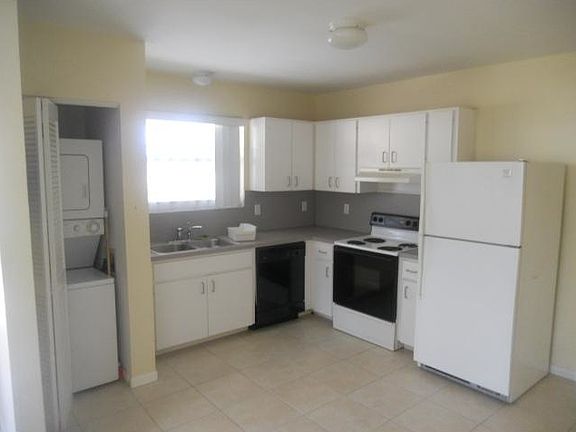 3rd image of 3227 NE 10th St #8
