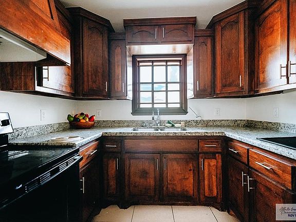 2nd image of 141 Willacy Ave