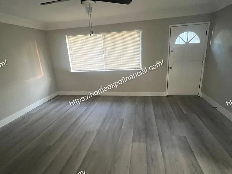 339 N Victoria Ave — Photo 18