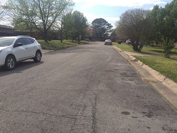 5th image of 2809 Martha Dr