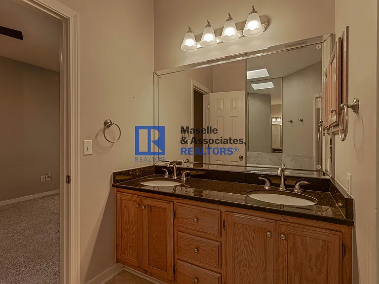 1046 Newland St — Photo 35