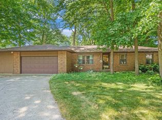 900 Northwood Dr, Nappanee, IN 46550