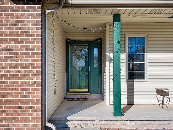 3rd image of 401 Greenwood Dr