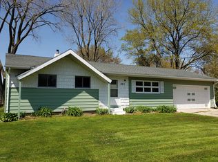 562 Riverside Dr, Watervliet, MI 49098