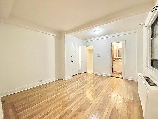 5th image of 330 E 43rd St APT 103