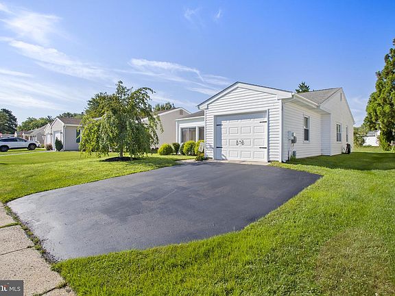 5th image of 223 Huntington Dr