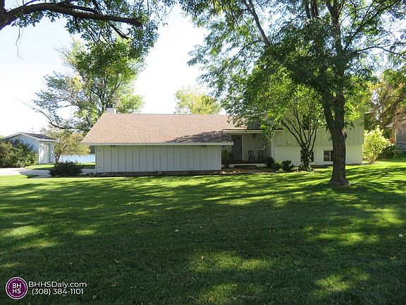 2nd image of 303 Lakeside Dr