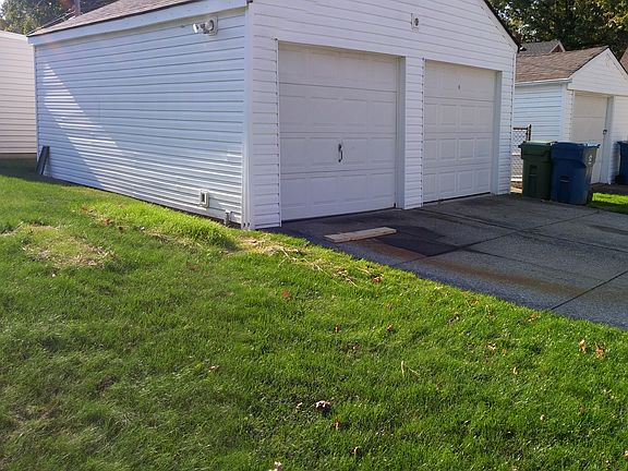 2nd image of 5954 Deering Ave