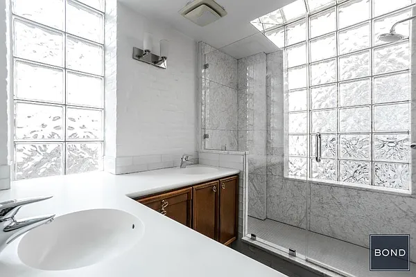 Rented by Bond New York | media 45