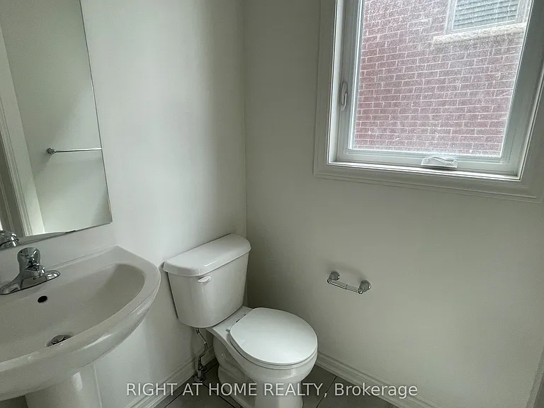 1054 Denton Dr — Photo 4