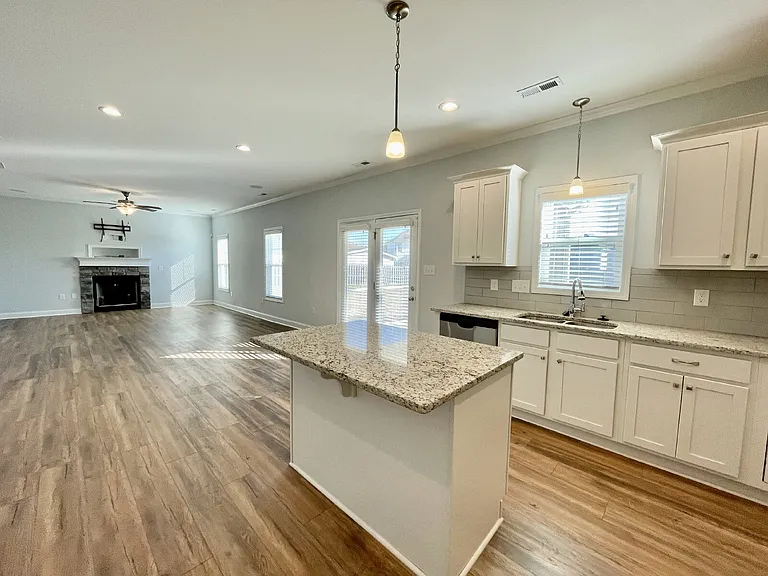 5137 Thruway Rd — Photo 7