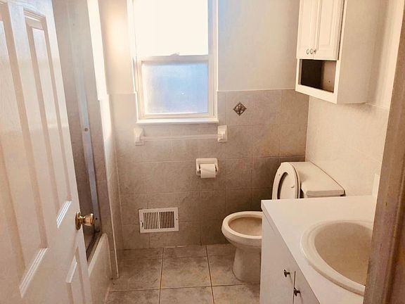 4th image of 11 Seward Pl Floor 2