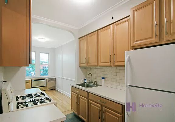 2nd image of 33-17 Crescent St #3