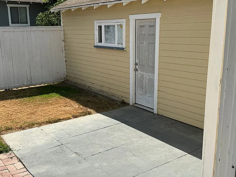 535 N Olive St — Photo 39
