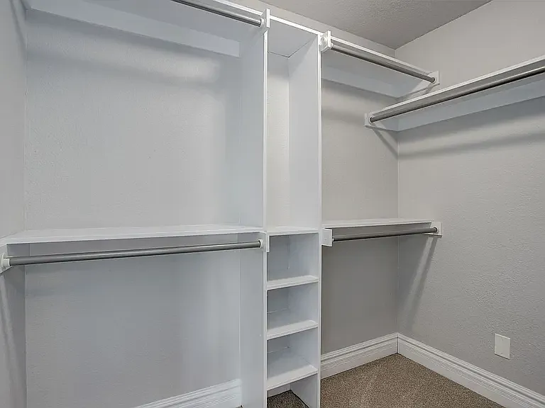 319 Carter Ln — Photo 17
