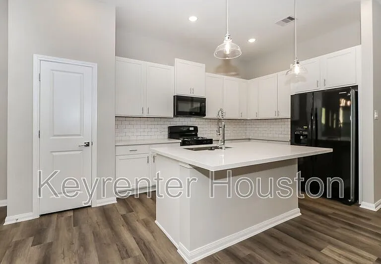 9910 Clark Rd #B — Photo 7