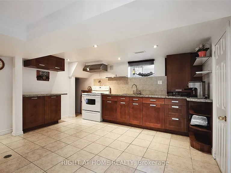 206 Gamma St — Photo 22