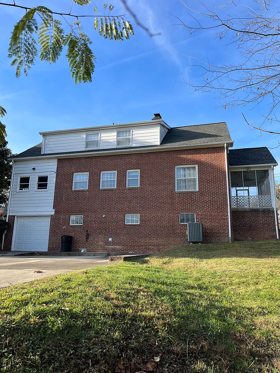 Building Photo - Peyton Pl