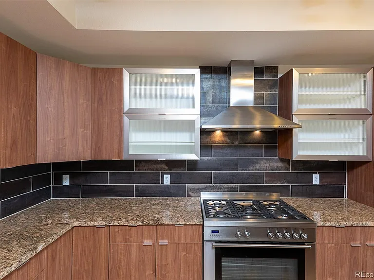 2240 N Clay St #505 — Photo 6