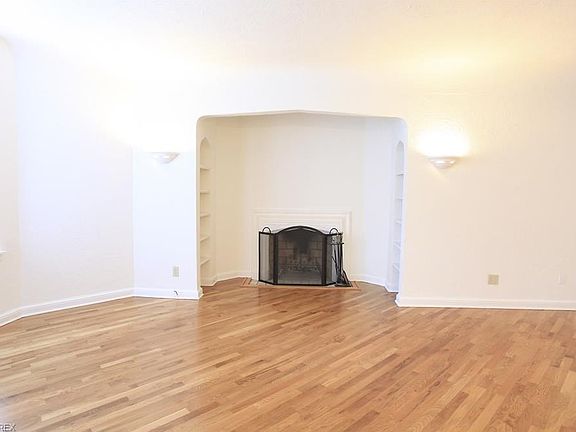 5th image of 15700 Van Aken Blvd APT 3