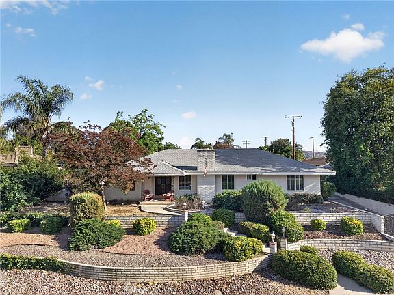 4th image of 2859 Vista Way