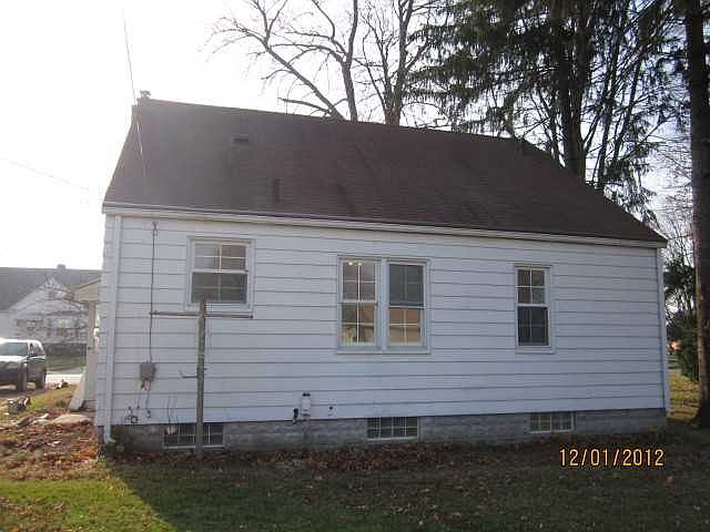 2nd image of 2725 108th St