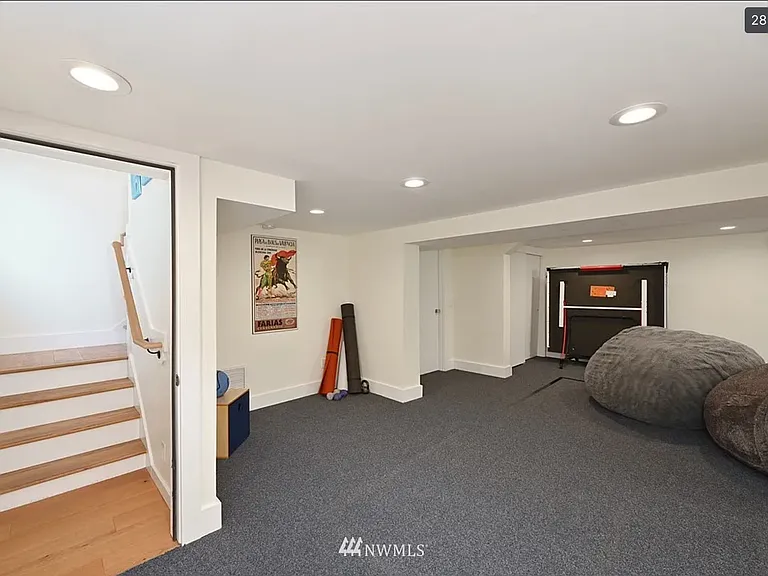1609 Warren Ave N — Photo 15