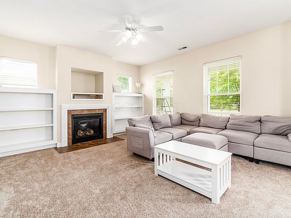 4th image of 206 Lamplight Ct