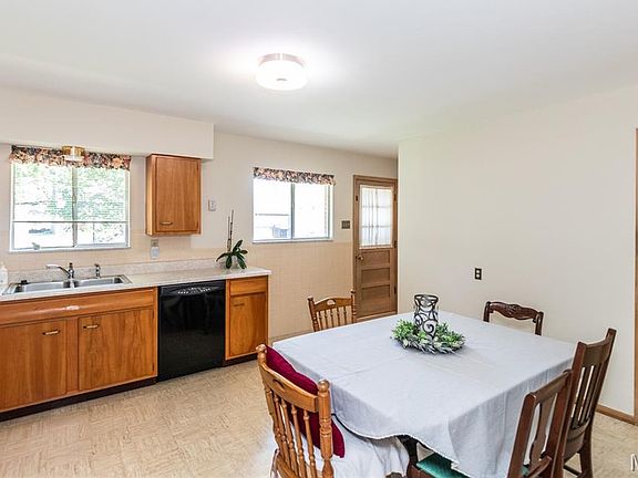 5th image of 6319 Mackenzie Ct