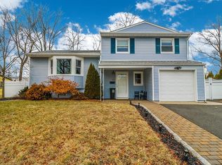 17 Outcalt Rd, Edison, NJ 08817