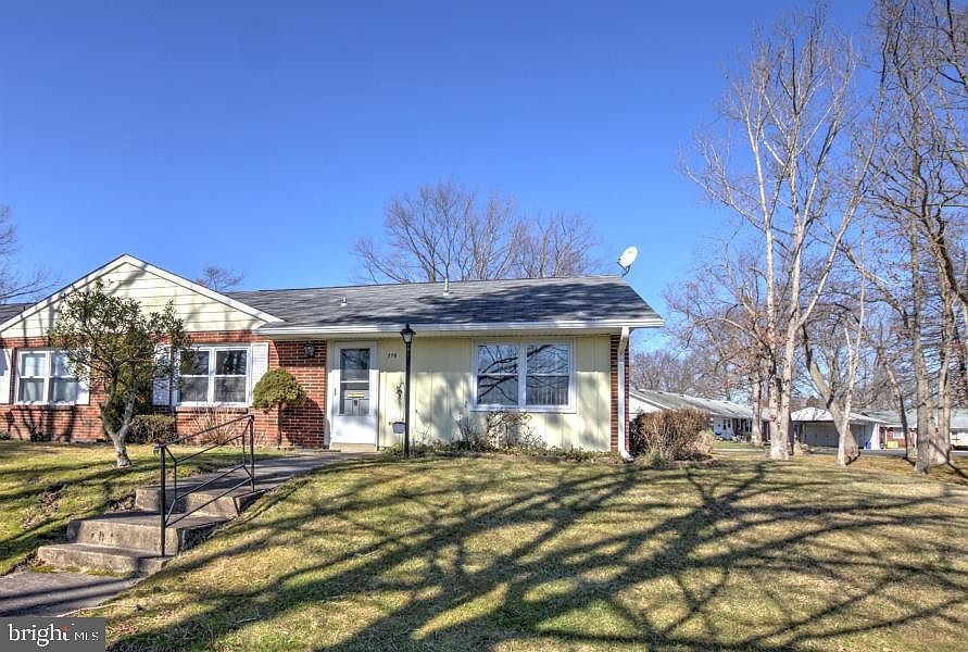 1st image of 77D Dorchester Dr