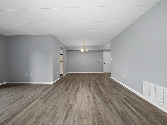 4th image of 6975 Heritage Cir #2-1C