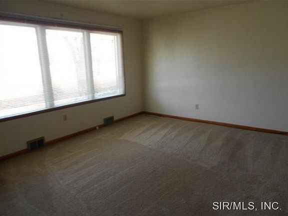 4th image of 2424 Lake Shore Dr