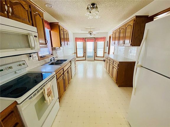 3rd image of 8616 N Chatham Cir