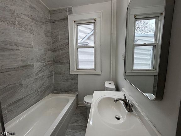 5th image of 205 Chancellor Ave #2