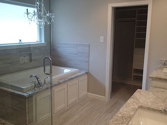 5th image of 139 Camellia St